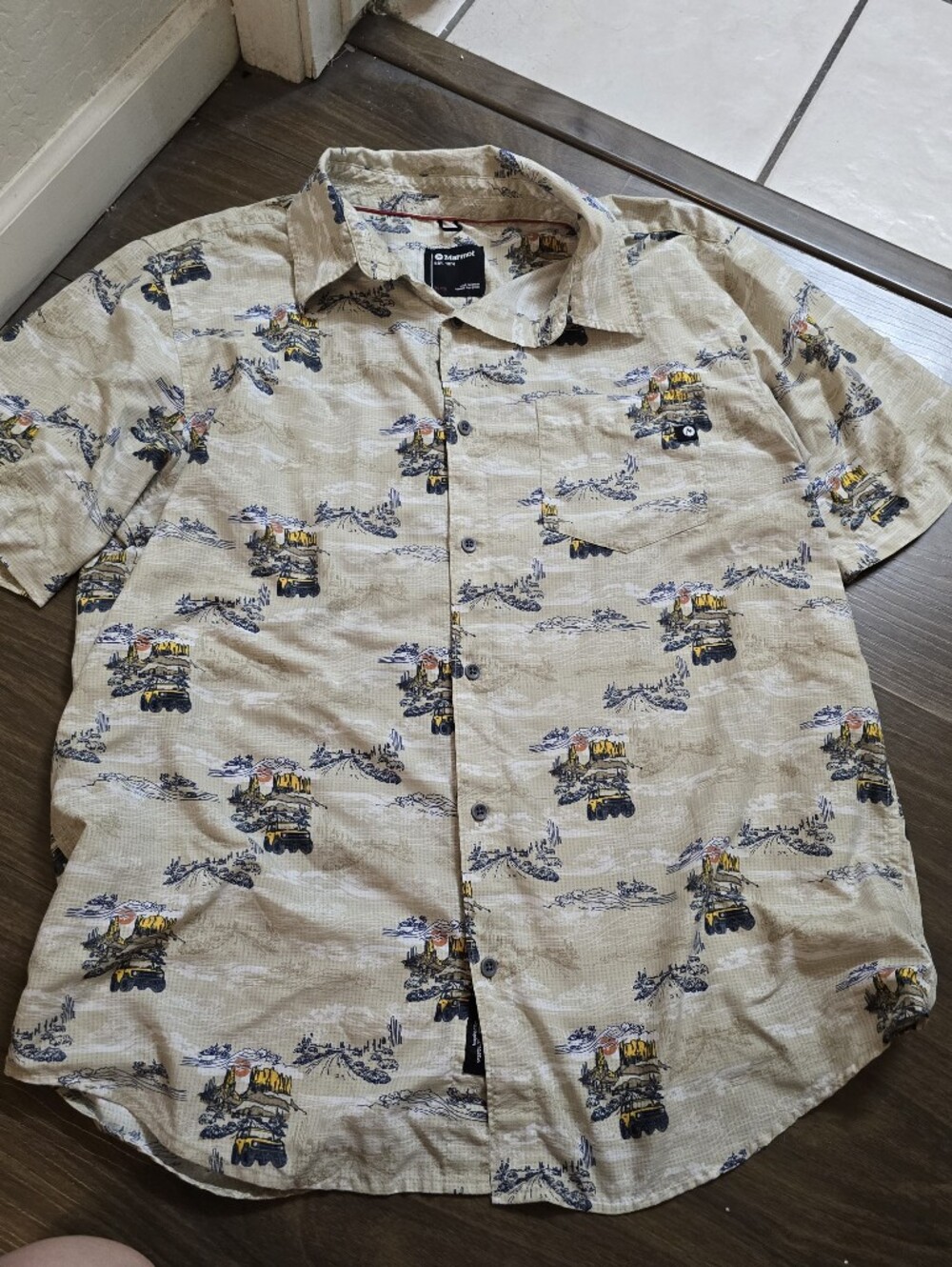 Marmot Beige Short-Sleeve Printed Button-Up Shirt with Navy & Yellow Accents